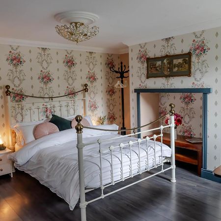 Anne Boleyn'S Escape Hotell Deal Eksteriør bilde